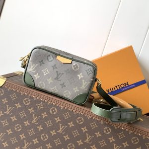 • Monogram coated canvas • Distressed cowhide leather trim • Fabric lining • Antiqued metal hardware • Zipper closure • Main compartment • Front corner reinforcement • Front appliqué • Shoulder strap: Detachable, adjustable • Strap length: 42.0 cm • Adjustable to: 55.0 cm